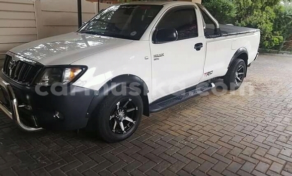 Buy Used Toyota Hilux White Car in Beitbridge in Matabeleland South Buy Used Toyota Hilux White Car in Beitbridge in Matabeleland South