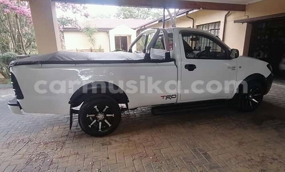 Buy Used Toyota Hilux White Car in Beitbridge in Matabeleland South Buy Used Toyota Hilux White Car in Beitbridge in Matabeleland South