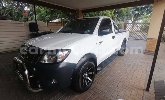 Buy Used Toyota Hilux White Car in Beitbridge in Matabeleland South Buy Used Toyota Hilux White Car in Beitbridge in Matabeleland South