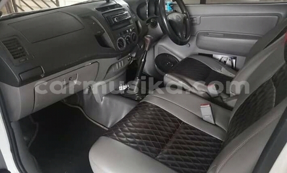 Buy Used Toyota Hilux White Car in Beitbridge in Matabeleland South Buy Used Toyota Hilux White Car in Beitbridge in Matabeleland South