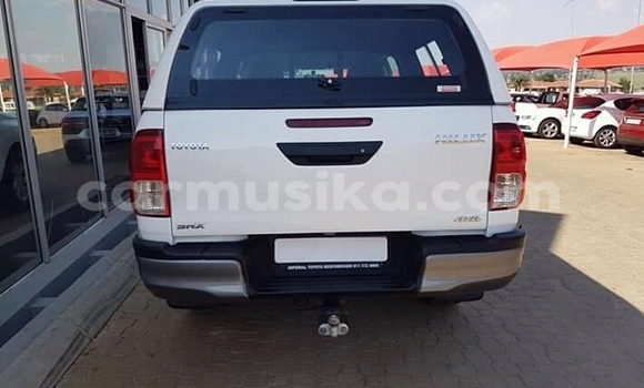 Tenga Tsaru Toyota Hilux Chena Mota in Beitbridge in Matabeleland South Tenga Tsaru Toyota Hilux Chena Mota in Beitbridge in Matabeleland South