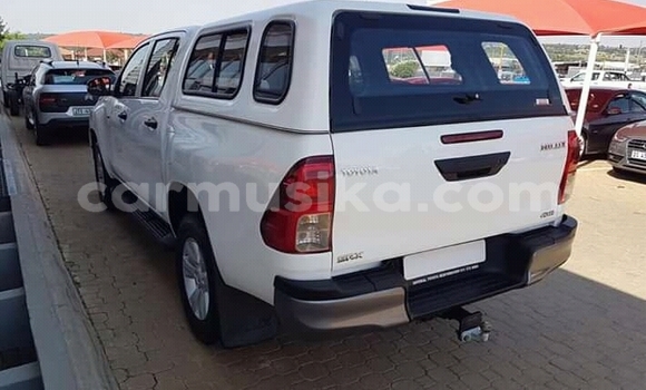 Tenga Tsaru Toyota Hilux Chena Mota in Beitbridge in Matabeleland South Tenga Tsaru Toyota Hilux Chena Mota in Beitbridge in Matabeleland South