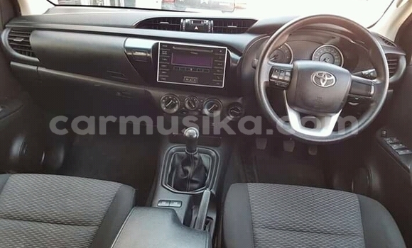 Tenga Tsaru Toyota Hilux Chena Mota in Beitbridge in Matabeleland South Tenga Tsaru Toyota Hilux Chena Mota in Beitbridge in Matabeleland South