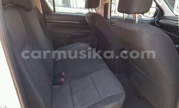 Tenga Tsaru Toyota Hilux Chena Mota in Beitbridge in Matabeleland South Tenga Tsaru Toyota Hilux Chena Mota in Beitbridge in Matabeleland South