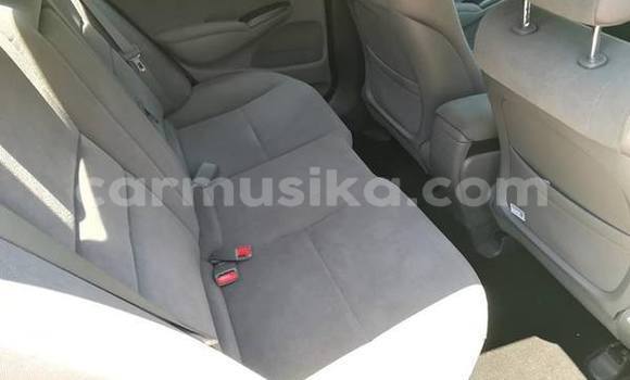 Nunua Ilio tumika Honda Civic Fedha Gari ndani ya Belvedere nchini Harare Nunua Ilio tumika Honda Civic Fedha Gari ndani ya Belvedere nchini Harare