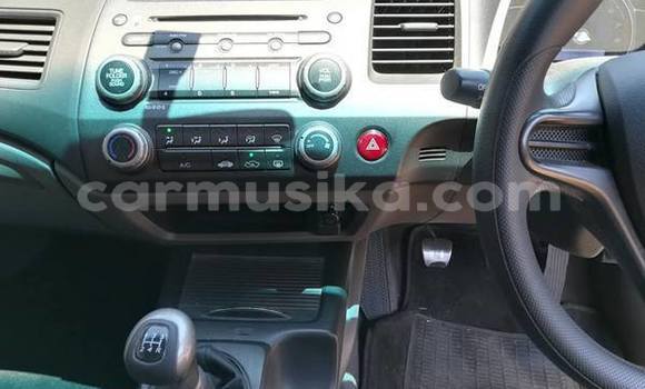 Nunua Ilio tumika Honda Civic Fedha Gari ndani ya Belvedere nchini Harare Nunua Ilio tumika Honda Civic Fedha Gari ndani ya Belvedere nchini Harare