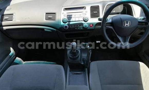 Nunua Ilio tumika Honda Civic Fedha Gari ndani ya Belvedere nchini Harare Nunua Ilio tumika Honda Civic Fedha Gari ndani ya Belvedere nchini Harare