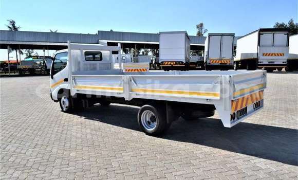 Nunua Ilio tumika Toyota Dyna Nyeupe Gari ndani ya Beitbridge nchini Matabeleland Kusini Nunua Ilio tumika Toyota Dyna Nyeupe Gari ndani ya Beitbridge nchini Matabeleland Kusini