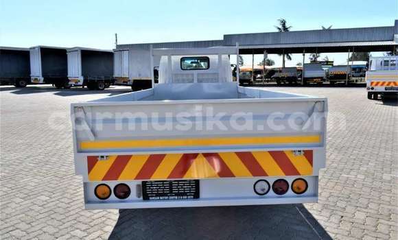 Nunua Ilio tumika Toyota Dyna Nyeupe Gari ndani ya Beitbridge nchini Matabeleland Kusini Nunua Ilio tumika Toyota Dyna Nyeupe Gari ndani ya Beitbridge nchini Matabeleland Kusini