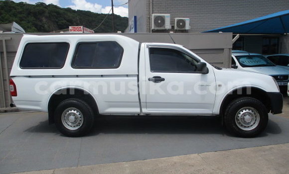 Acheter Occasion Voiture Isuzu KB Blanc à Bulawayo, Bulawayo Acheter Occasion Voiture Isuzu KB Blanc à Bulawayo, Bulawayo