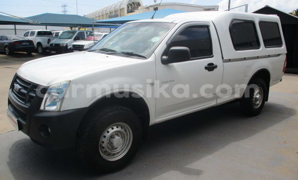 Acheter Occasion Voiture Isuzu KB Blanc à Bulawayo, Bulawayo Acheter Occasion Voiture Isuzu KB Blanc à Bulawayo, Bulawayo