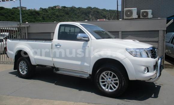 Acheter Occasion Voiture Toyota Hilux Blanc à Bulawayo, Bulawayo Acheter Occasion Voiture Toyota Hilux Blanc à Bulawayo, Bulawayo