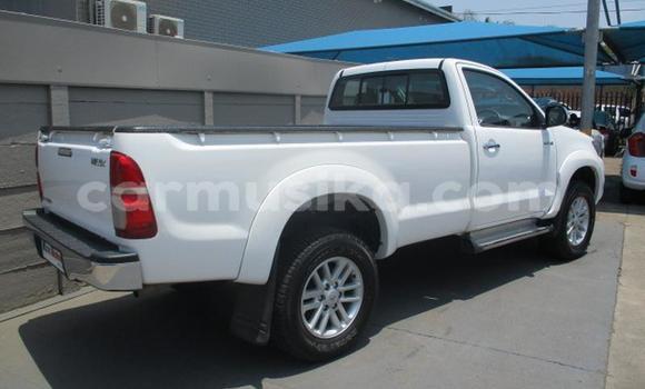 Acheter Occasion Voiture Toyota Hilux Blanc à Bulawayo, Bulawayo Acheter Occasion Voiture Toyota Hilux Blanc à Bulawayo, Bulawayo