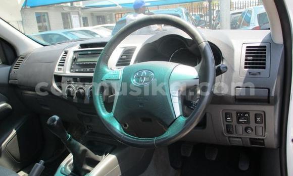 Acheter Occasion Voiture Toyota Hilux Blanc à Bulawayo, Bulawayo Acheter Occasion Voiture Toyota Hilux Blanc à Bulawayo, Bulawayo