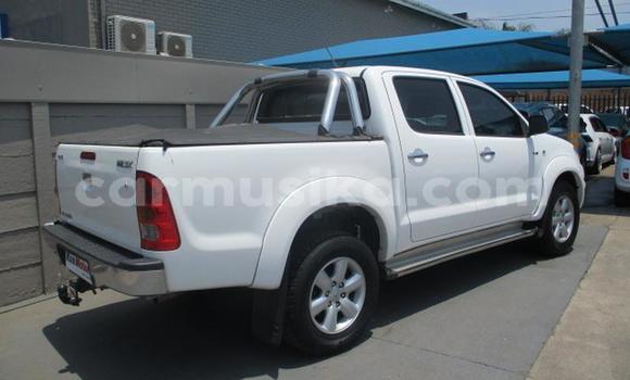 Nunua Ilio tumika Toyota Hilux Nyeupe Gari ndani ya Bulawayo nchini Bulawayo Nunua Ilio tumika Toyota Hilux Nyeupe Gari ndani ya Bulawayo nchini Bulawayo