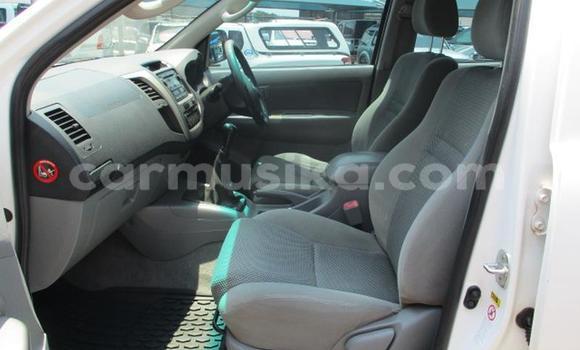 Nunua Ilio tumika Toyota Hilux Nyeupe Gari ndani ya Bulawayo nchini Bulawayo Nunua Ilio tumika Toyota Hilux Nyeupe Gari ndani ya Bulawayo nchini Bulawayo