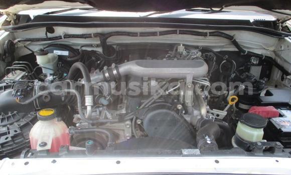 Nunua Ilio tumika Toyota Hilux Nyeupe Gari ndani ya Bulawayo nchini Bulawayo Nunua Ilio tumika Toyota Hilux Nyeupe Gari ndani ya Bulawayo nchini Bulawayo