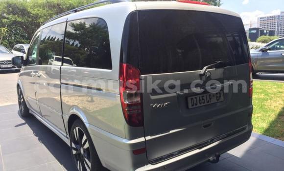 Acheter Occasion Voiture Mercedes‒Benz Viano Gris à Beitbridge, Matabeleland South Acheter Occasion Voiture Mercedes‒Benz Viano Gris à Beitbridge, Matabeleland South