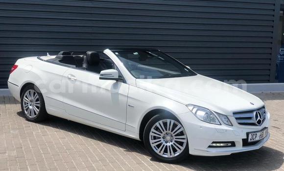 Acheter Occasion Voiture Mercedes‒Benz E–Class Blanc à Bulawayo, Bulawayo Acheter Occasion Voiture Mercedes‒Benz E–Class Blanc à Bulawayo, Bulawayo