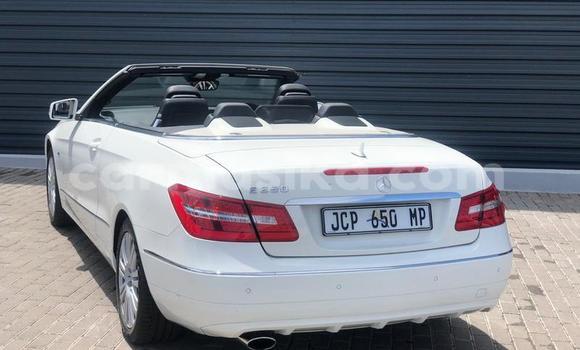 Acheter Occasion Voiture Mercedes‒Benz E–Class Blanc à Bulawayo, Bulawayo Acheter Occasion Voiture Mercedes‒Benz E–Class Blanc à Bulawayo, Bulawayo