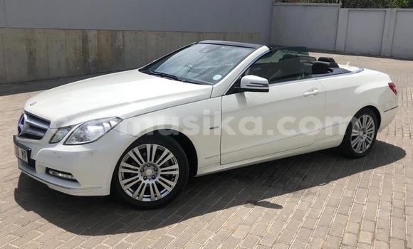 Acheter Occasion Voiture Mercedes‒Benz E–Class Blanc à Bulawayo, Bulawayo Acheter Occasion Voiture Mercedes‒Benz E–Class Blanc à Bulawayo, Bulawayo