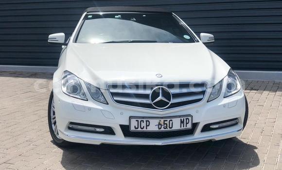 Acheter Occasion Voiture Mercedes‒Benz E–Class Blanc à Bulawayo, Bulawayo Acheter Occasion Voiture Mercedes‒Benz E–Class Blanc à Bulawayo, Bulawayo