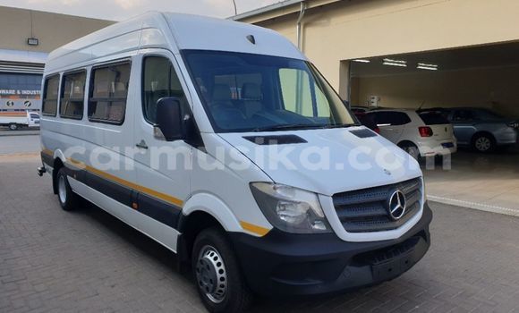 Acheter Occasion Voiture Mercedes‒Benz E–Class Blanc à Beitbridge, Matabeleland South Acheter Occasion Voiture Mercedes‒Benz E–Class Blanc à Beitbridge, Matabeleland South