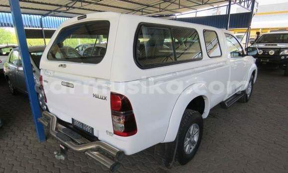 Buy Used Toyota Hilux White Car in Beitbridge in Matabeleland South Buy Used Toyota Hilux White Car in Beitbridge in Matabeleland South