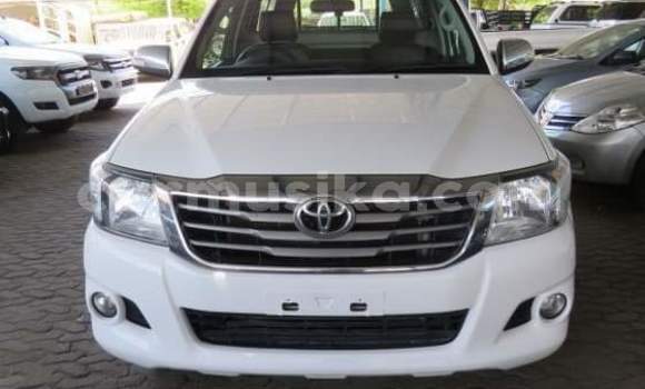 Buy Used Toyota Hilux White Car in Beitbridge in Matabeleland South Buy Used Toyota Hilux White Car in Beitbridge in Matabeleland South
