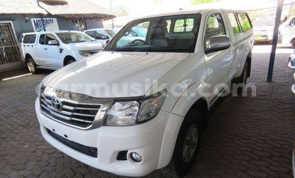Buy Used Toyota Hilux White Car in Beitbridge in Matabeleland South Buy Used Toyota Hilux White Car in Beitbridge in Matabeleland South