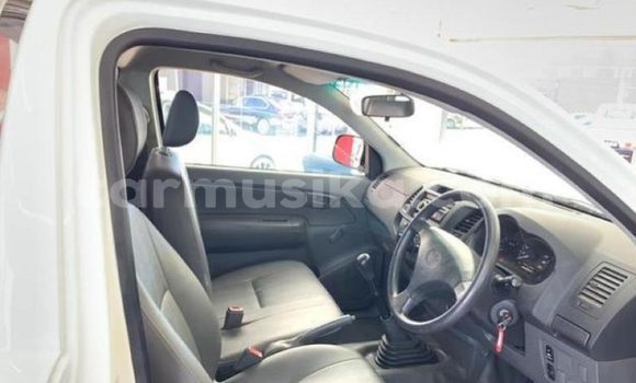 Nunua Ilio tumika Toyota Hilux Nyeupe Gari ndani ya Beitbridge nchini Matabeleland Kusini Nunua Ilio tumika Toyota Hilux Nyeupe Gari ndani ya Beitbridge nchini Matabeleland Kusini