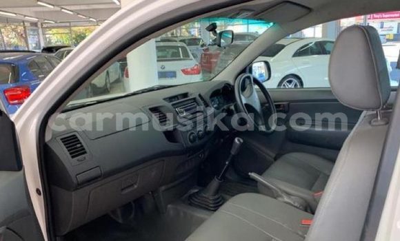 Nunua Ilio tumika Toyota Hilux Nyeupe Gari ndani ya Beitbridge nchini Matabeleland Kusini Nunua Ilio tumika Toyota Hilux Nyeupe Gari ndani ya Beitbridge nchini Matabeleland Kusini