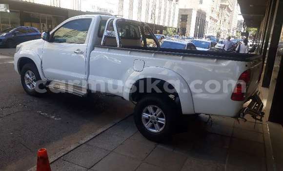 Tenga Tsaru Toyota Hilux Chena Mota in Borrowdale in Harare Tenga Tsaru Toyota Hilux Chena Mota in Borrowdale in Harare