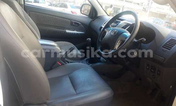 Tenga Tsaru Toyota Hilux Chena Mota in Borrowdale in Harare Tenga Tsaru Toyota Hilux Chena Mota in Borrowdale in Harare