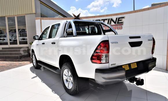 Buy Used Toyota Hilux White Car in Beitbridge in Matabeleland South Buy Used Toyota Hilux White Car in Beitbridge in Matabeleland South