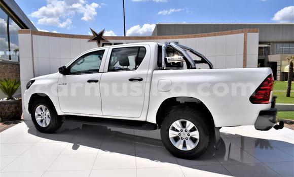 Buy Used Toyota Hilux White Car in Beitbridge in Matabeleland South Buy Used Toyota Hilux White Car in Beitbridge in Matabeleland South