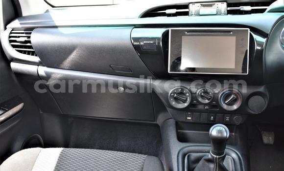 Buy Used Toyota Hilux White Car in Beitbridge in Matabeleland South Buy Used Toyota Hilux White Car in Beitbridge in Matabeleland South