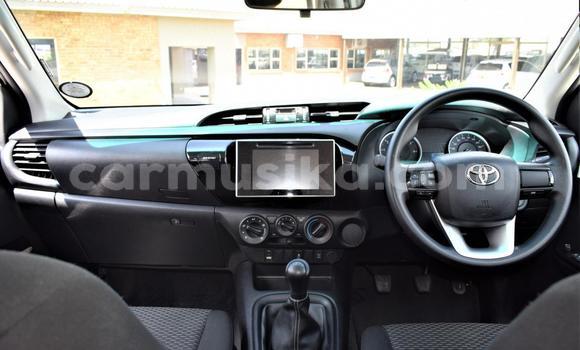 Buy Used Toyota Hilux White Car in Beitbridge in Matabeleland South Buy Used Toyota Hilux White Car in Beitbridge in Matabeleland South