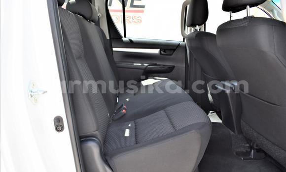 Buy Used Toyota Hilux White Car in Beitbridge in Matabeleland South Buy Used Toyota Hilux White Car in Beitbridge in Matabeleland South