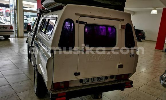 Buy Used Toyota Hilux White Car in Belvedere in Harare Buy Used Toyota Hilux White Car in Belvedere in Harare