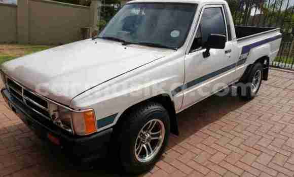 Buy Used Toyota Hilux White Car in Bulawayo in Bulawayo Buy Used Toyota Hilux White Car in Bulawayo in Bulawayo