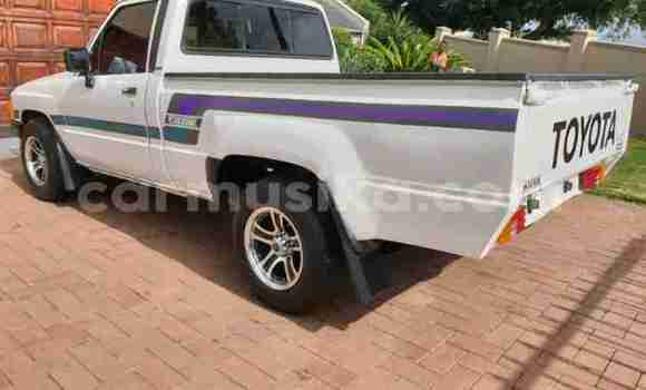 Buy Used Toyota Hilux White Car in Bulawayo in Bulawayo Buy Used Toyota Hilux White Car in Bulawayo in Bulawayo