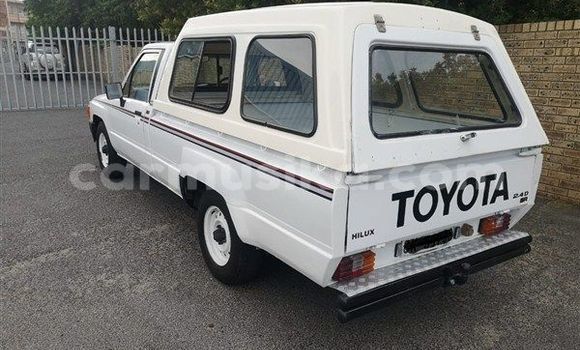 Nunua Ilio tumika Toyota Hilux Nyeupe Gari ndani ya Bindura nchini Mashonaland Central Nunua Ilio tumika Toyota Hilux Nyeupe Gari ndani ya Bindura nchini Mashonaland Central