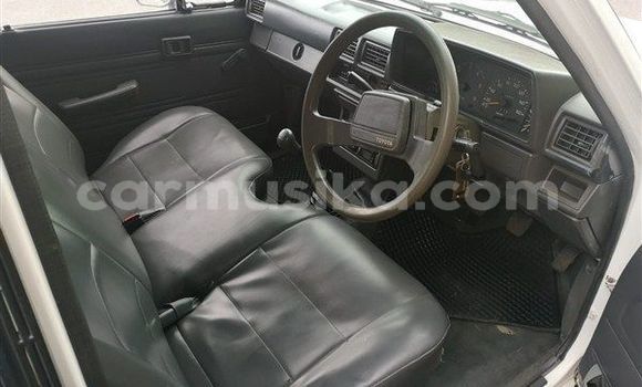 Nunua Ilio tumika Toyota Hilux Nyeupe Gari ndani ya Bindura nchini Mashonaland Central Nunua Ilio tumika Toyota Hilux Nyeupe Gari ndani ya Bindura nchini Mashonaland Central