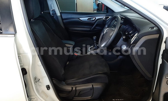 Buy Used Nissan X–Trail White Car in Beitbridge in Matabeleland South Buy Used Nissan X–Trail White Car in Beitbridge in Matabeleland South