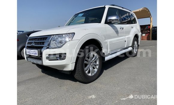 Acheter Import Voiture Mitsubishi Pajero Blanc à Import - Dubai, Harare Acheter Import Voiture Mitsubishi Pajero Blanc à Import - Dubai, Harare