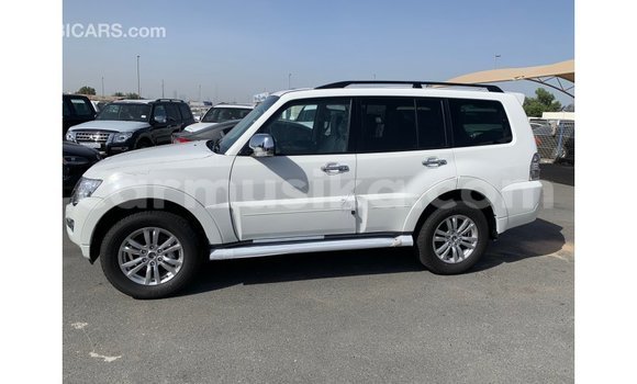 Acheter Import Voiture Mitsubishi Pajero Blanc à Import - Dubai, Harare Acheter Import Voiture Mitsubishi Pajero Blanc à Import - Dubai, Harare