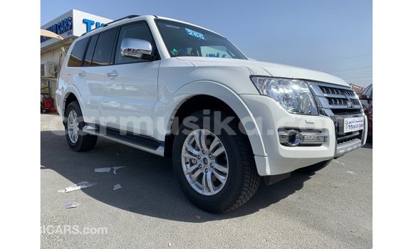 Acheter Import Voiture Mitsubishi Pajero Blanc à Import - Dubai, Harare Acheter Import Voiture Mitsubishi Pajero Blanc à Import - Dubai, Harare