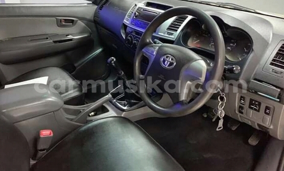 Tenga Tsaru Toyota Hilux Zvimwe Mota in Beitbridge in Matabeleland South Tenga Tsaru Toyota Hilux Zvimwe Mota in Beitbridge in Matabeleland South