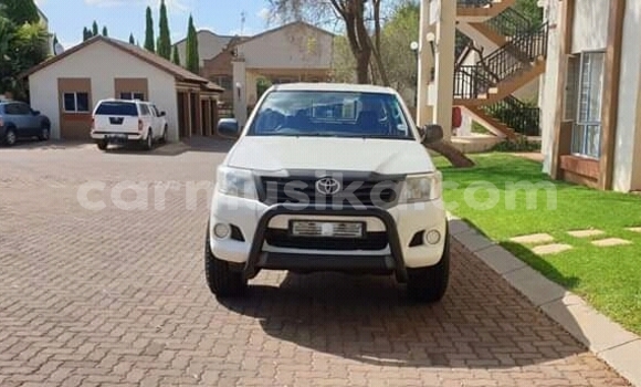 Tenga Tsaru Toyota Hilux Chena Mota in Beitbridge in Matabeleland South Tenga Tsaru Toyota Hilux Chena Mota in Beitbridge in Matabeleland South